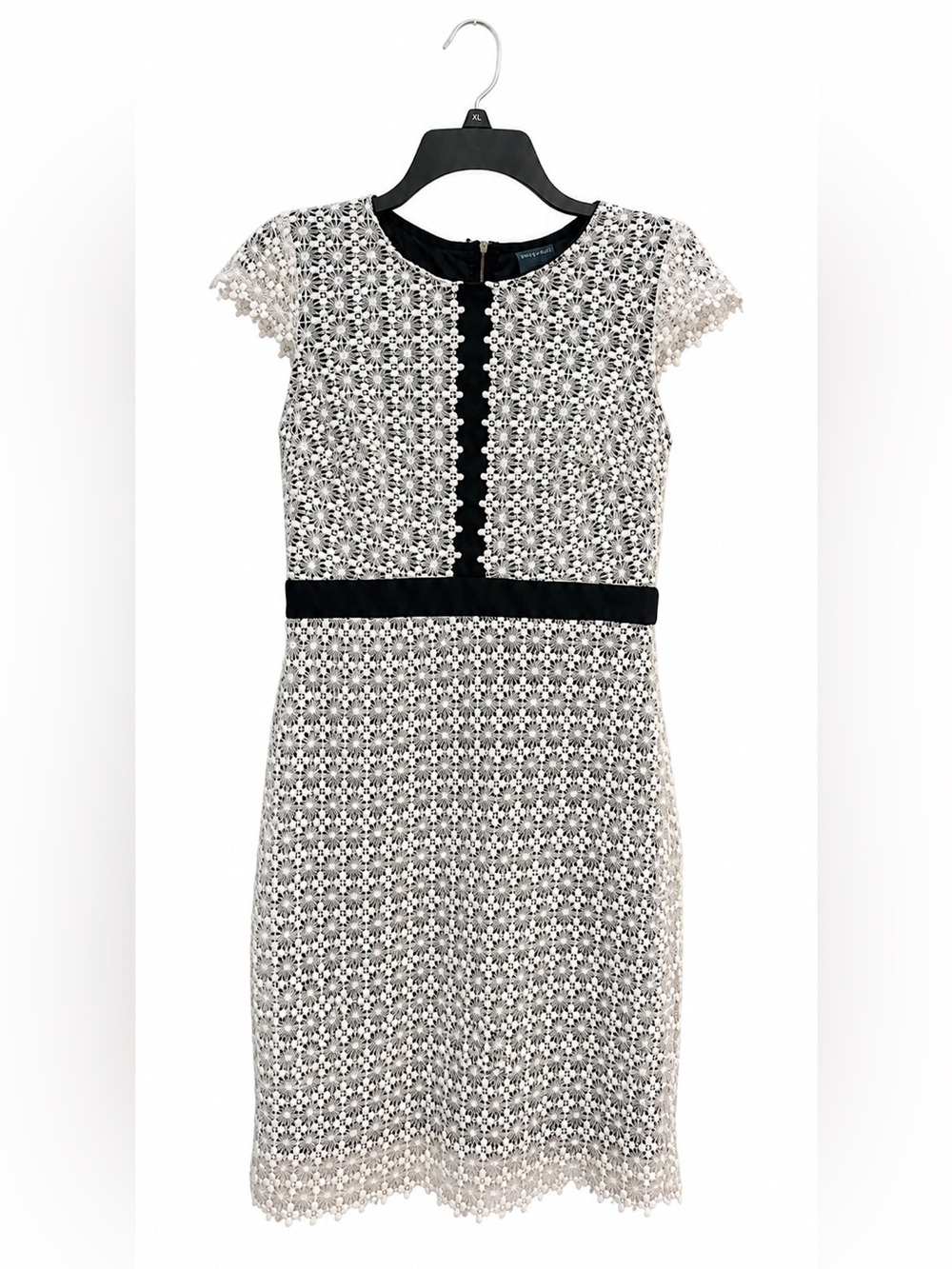 Gabby Skye Lace Sheath Dress Women’s Size 6 White Black Floral Crochet Lined